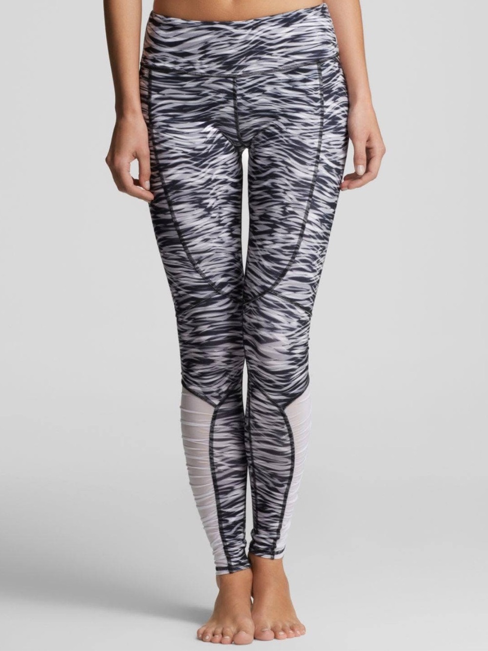 ALO Yoga Women’s Black & White Zebra Stripe Leggings